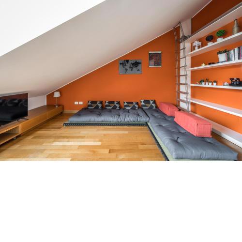 tHE Orange Attic