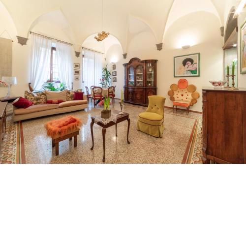 The paintress home with private patio