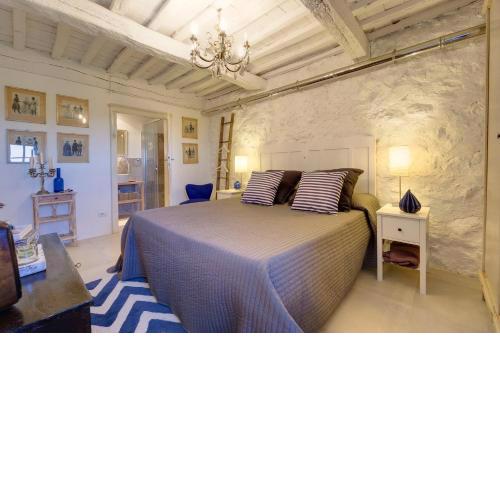 THE RETREAT a romantic bedroom in Maremma