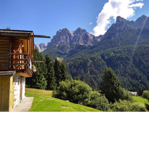 The "small" Maso Raris Alpine Chalet & Dolomites Retreat