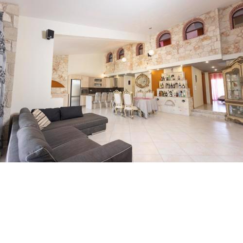 The Spacious & Quiet Maisonette