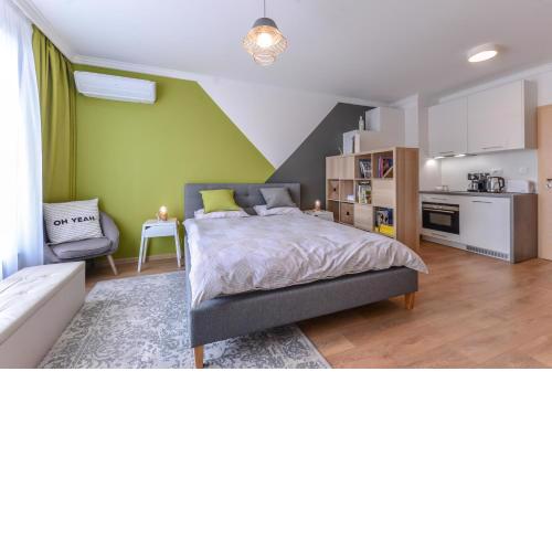 The Spot - fully equipped, central, modern studio