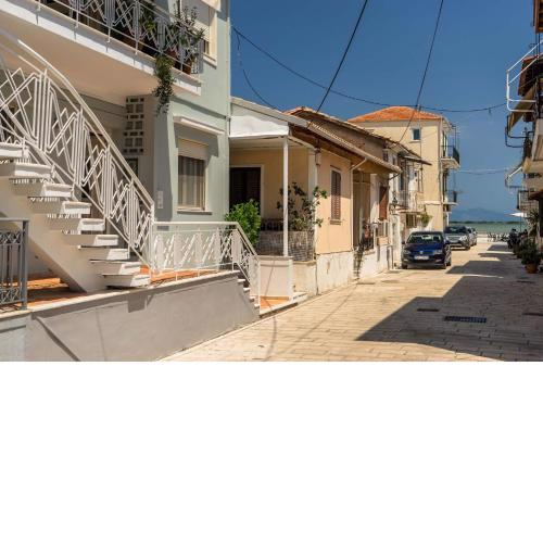 THE STREET HOUSE