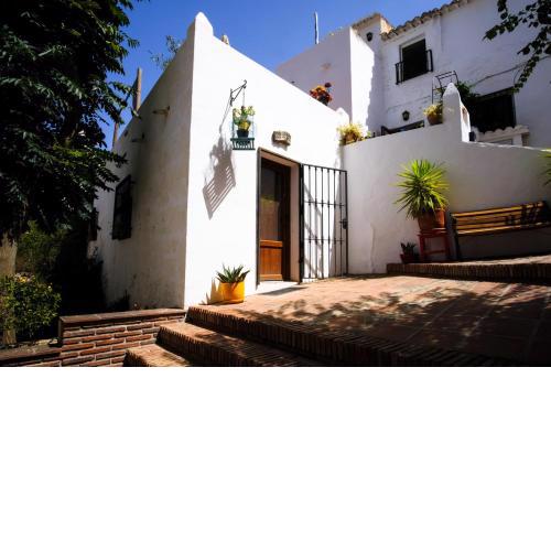 The Studio Under The Wall, a colourful, unique one bedroom studio in Comares