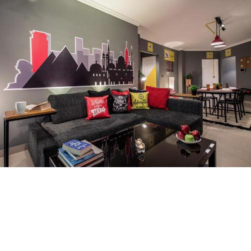 The Terminal 1 Stay - Steps From Nightlife and Airport