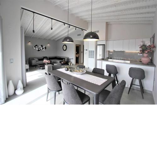 The Victoria-City Apartment