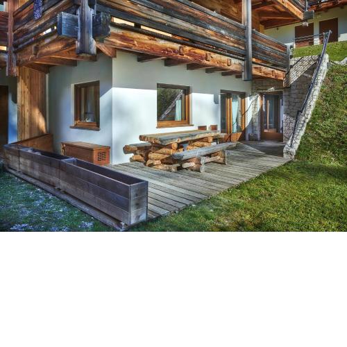 The Wooden House Cortina