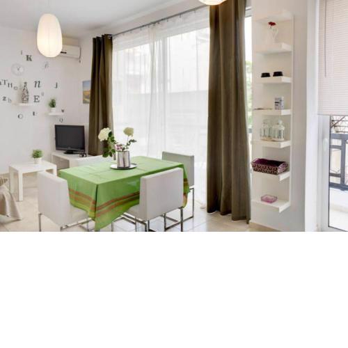 Thelma's Apartment