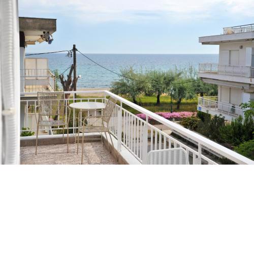 Themis 40 steps from beach