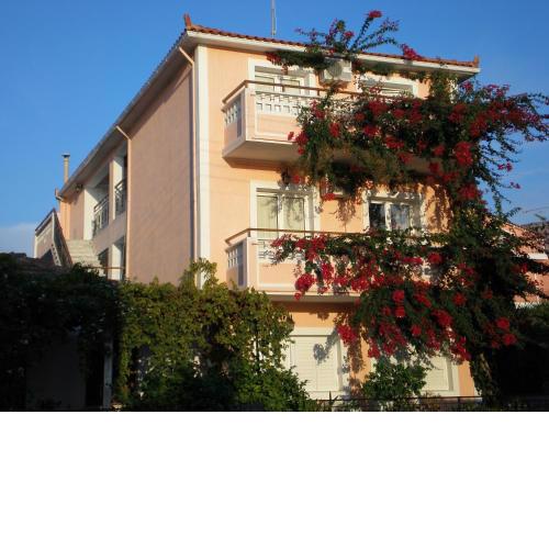 Theodora Studios & Apartments