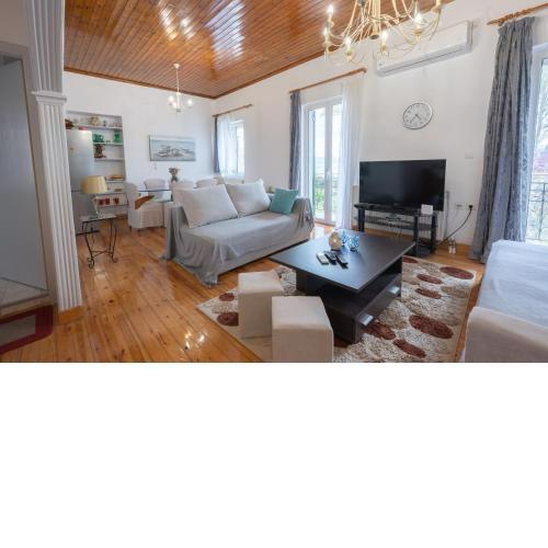 Theofanis Giannoulis apartment