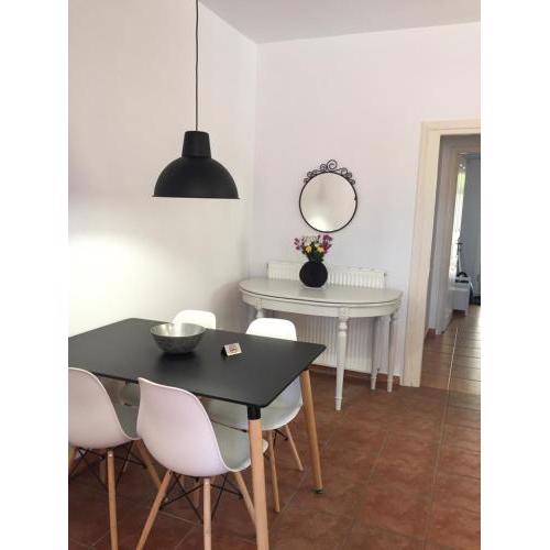 Theoni's Village Apartment II