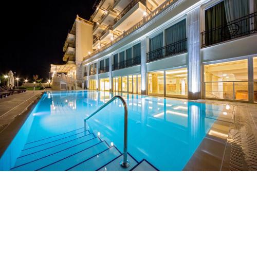 Therma Palace - Private Beach & Free Parking