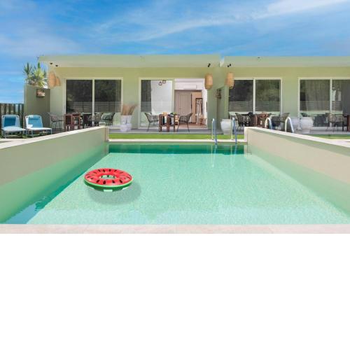 Theros Suites