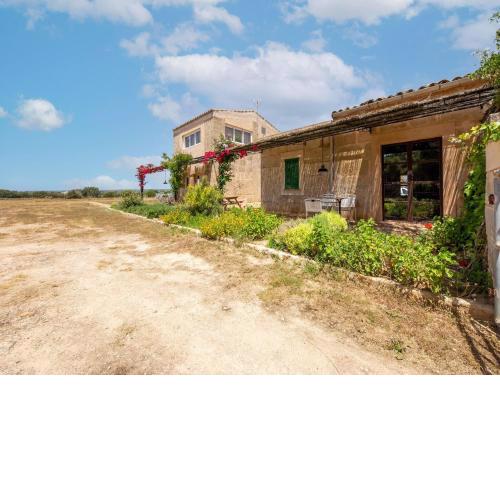 This finca has its own private access to the beautiful sandy beach Es Trenc