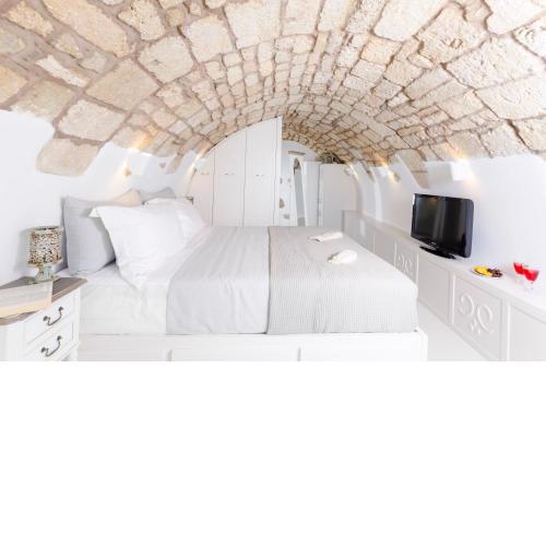 Tholos Deluxe House