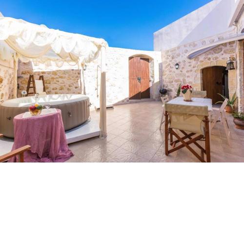 Tholos Home