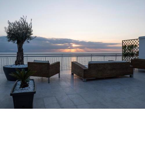 THOMAS SEA VIEW
