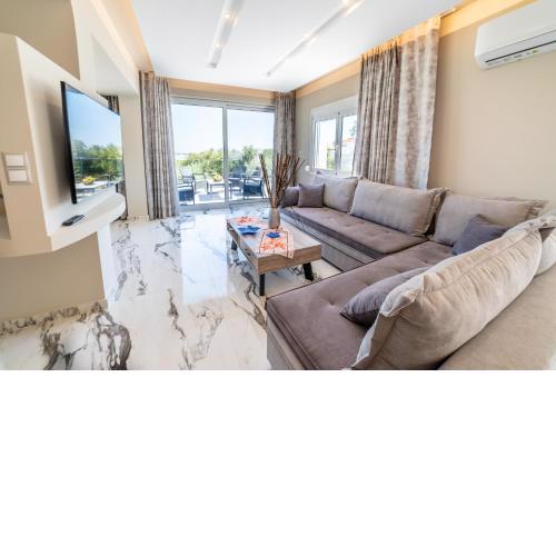 Thomas Villa Hersonissos - Private Pool - Sleeps 6