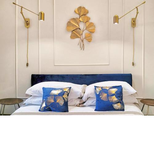 THREE APARTMENTS Via Roma