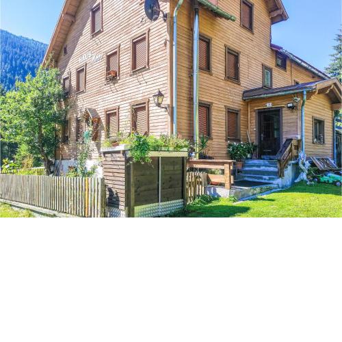 Three-Bedroom Holiday Home in Mathon