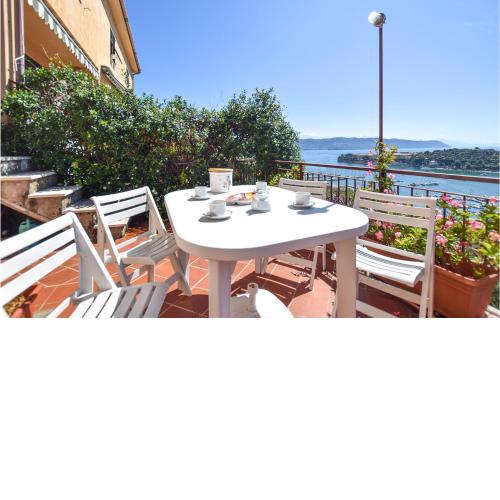 Three-Bedroom Holiday home with Sea View in Porto Venere SP