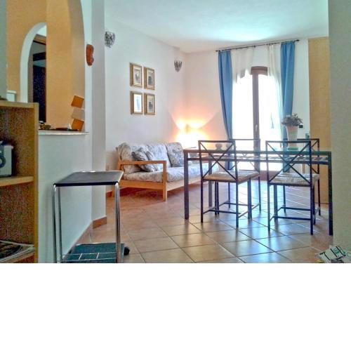 THREE-ROOM APARTMENT WITH PARKING