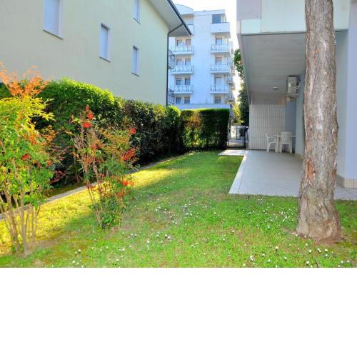 Three-room flat with private garden - By Beahost Rentals