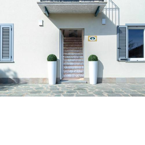 TidHouse - Bed and Breakfast with private pool and free parking