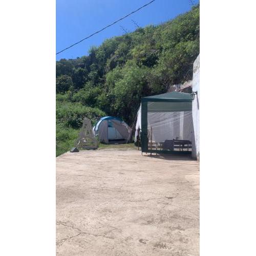 Tienda con baño compartido