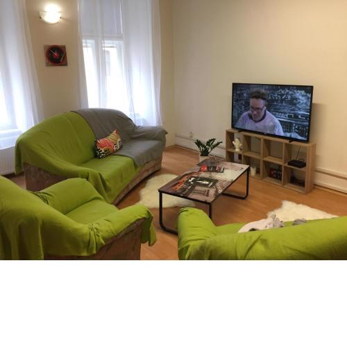 Time with Family and Friends BIG Apartment