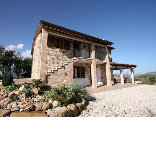 Timeless villa in Cagli with garden and swimming pool