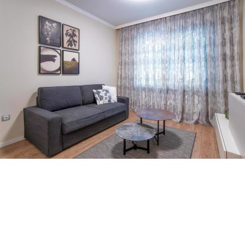 Tina's 2 Bedroom Top Central Apartment