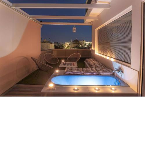 Tiny Central Penthouse, big terrace