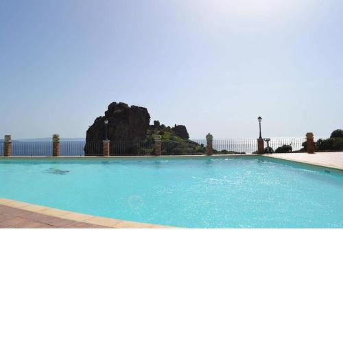 TINY HOUSE (con piscina e wi-fi)