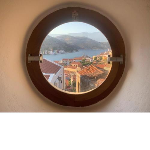 To Pefko - Mezzanines -
