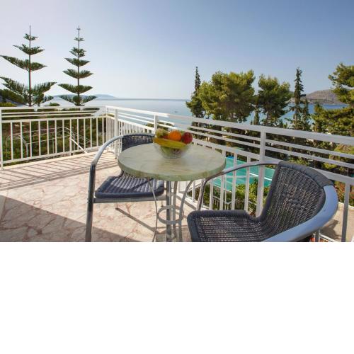 Tolon Beach Hotel