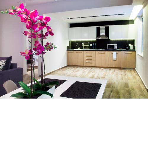 TONI'S 2BD Apartment with Terrace next to Stadium