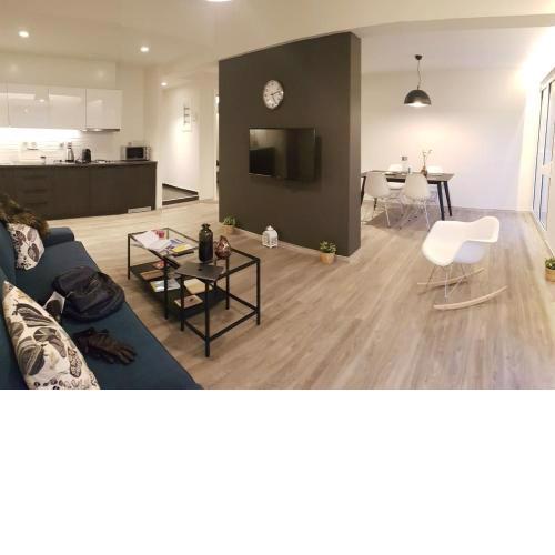 TONI'S 2BD Gem House near Plaka and Syntagma