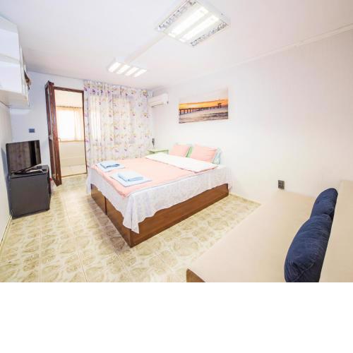 TOP CENTER - Small Private Flat on Pirotska Street