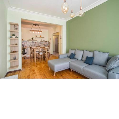 Top Central 2 Bedroom Apartment next to NDK
