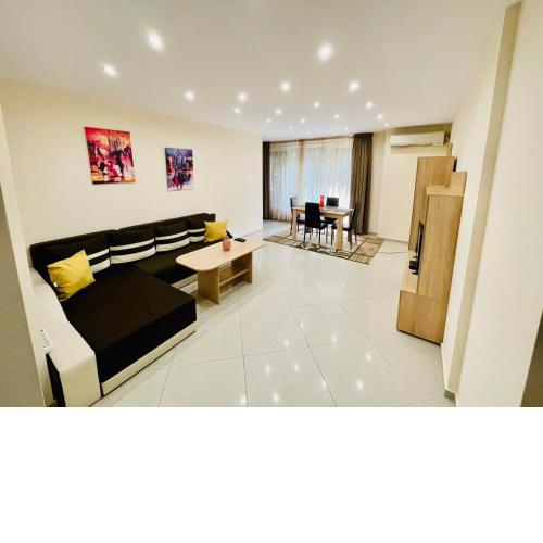 Top Central/Location 2 Bdr , 2 Bathroom Apartment