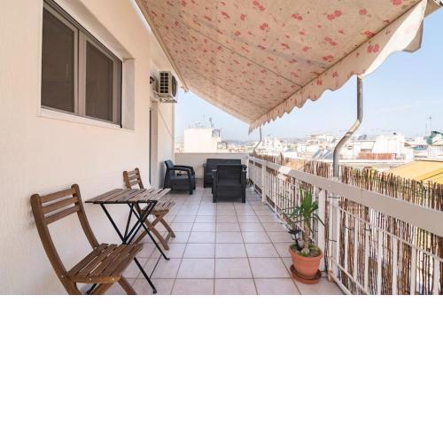 Top floor apartment at Petrolona with big balcony