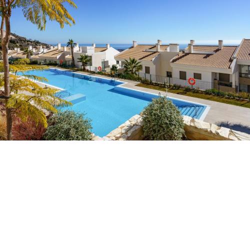Top-floor apartment with Pool Ref 20