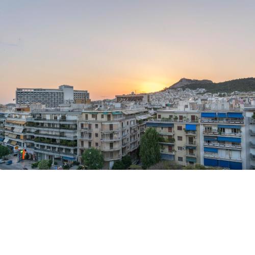 Top Floor Studio Near Metro&View