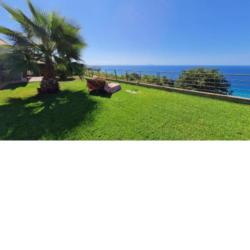 Top location - tranquility - pool - garden & sea view