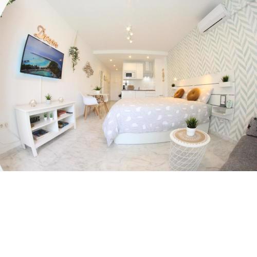 TORREMOLINOS - NEW CENTRAL STUDIO PLATA WITH BALCONY