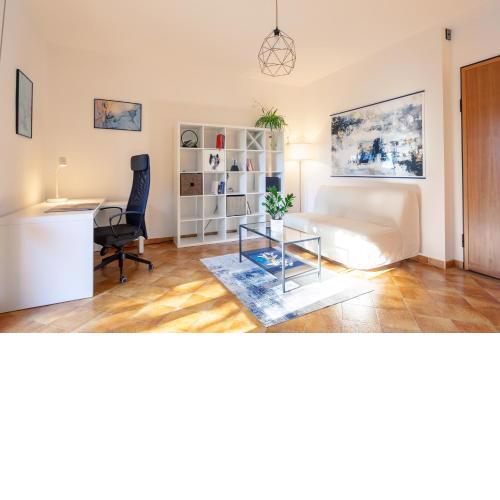 Tosco Romagnola Flat with Parking and Balcony