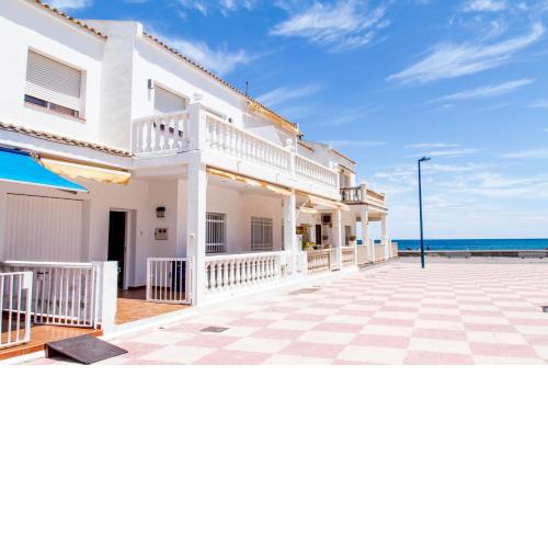 Tot un Mon-Beachfront House
