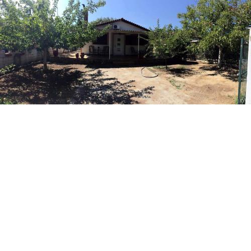 Tota's guest house, 4 min walk to the beach